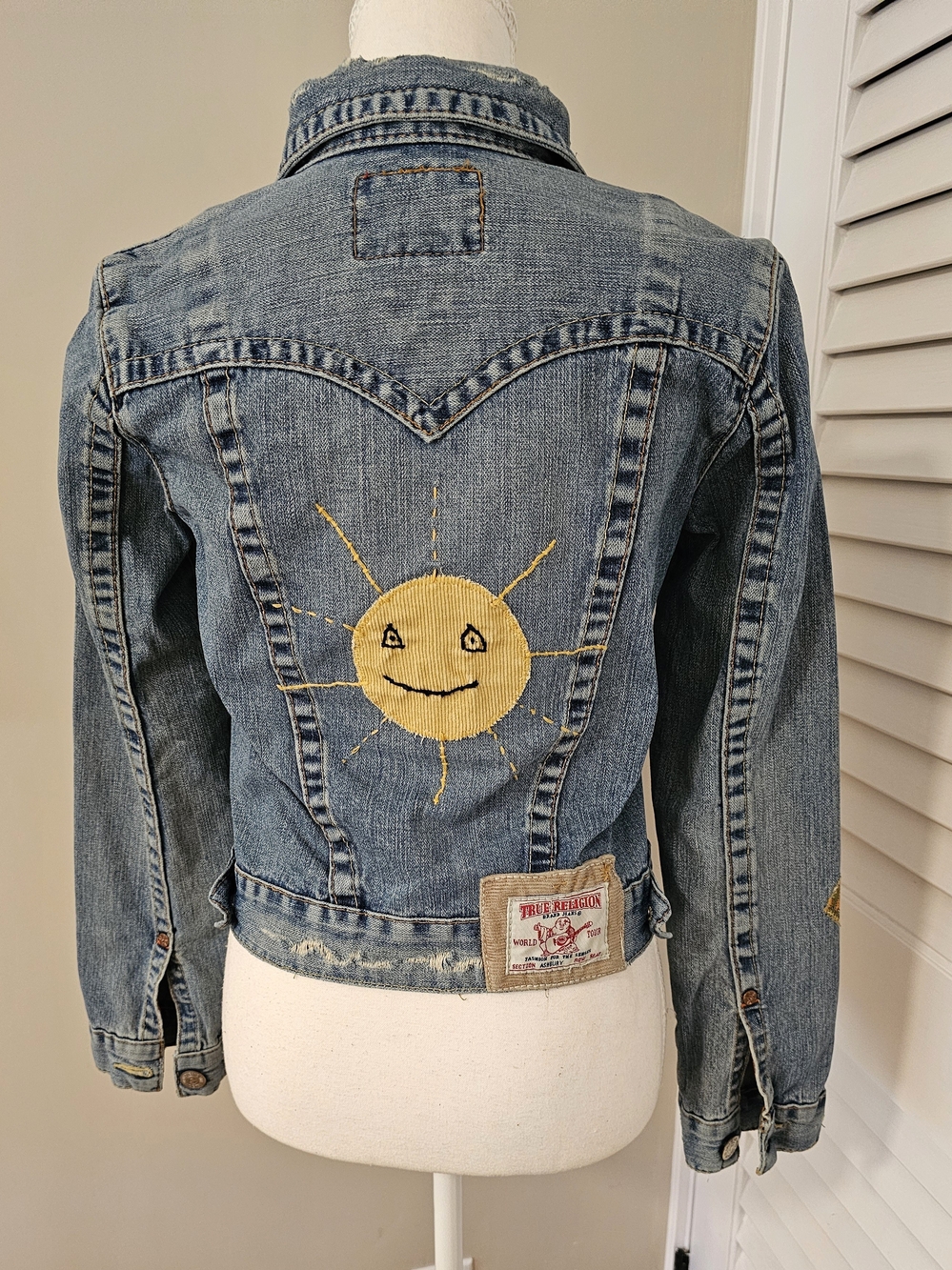 π RARE TRUE RELIGION "SUN BACK" ASHBURY DENIM JACKET πβοΈVintage Y2K β’ Size S - Picture 4 of 10